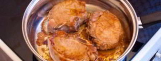 свинина, маринованная в соевом соусе и лимонном соке. Шаг 5