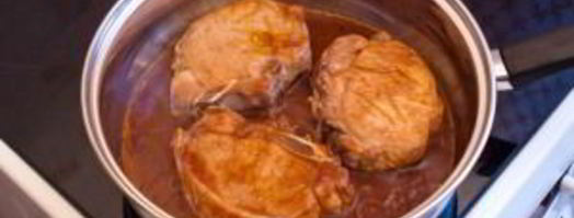 свинина, маринованная в соевом соусе и лимонном соке. Шаг 6