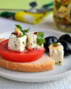 Сыр фета в масле с травами и чесноком