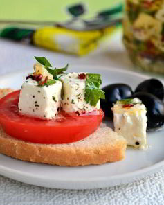 Сыр фета в масле с травами и чесноком