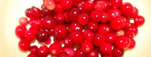 сырные шарики с начинкой в ореховой панировке под пьяной клюквой. Шаг 8