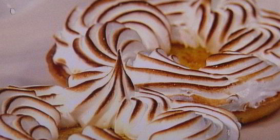 Абрикосовые тарталетки с меренгой