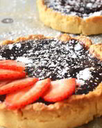 Шоколадные тарталетки с клубникой