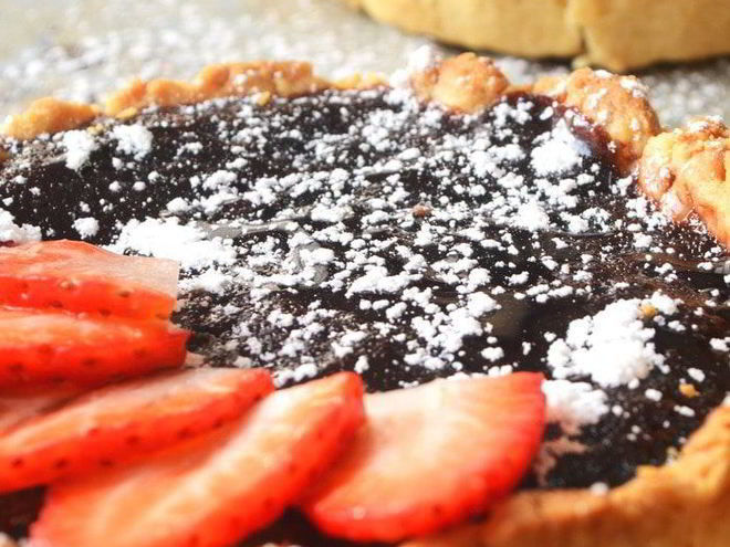 Рецепт шоколадных тарталеток с клубникой