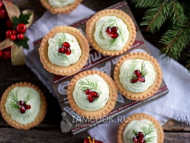 Рецепт тарталеток с икрой селедки, авокадо и творожным сыром