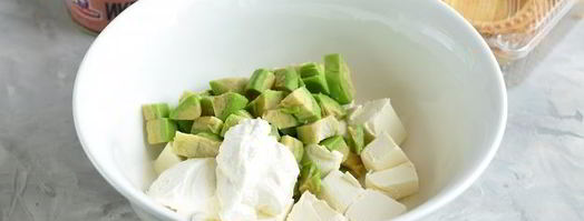 тарталетки с икрой селедки, авокадо и творожным сыром. Шаг 5