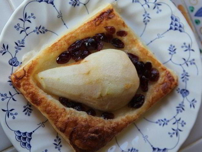 Рецепт тарталеток с карамелизированной грушей и клюквой