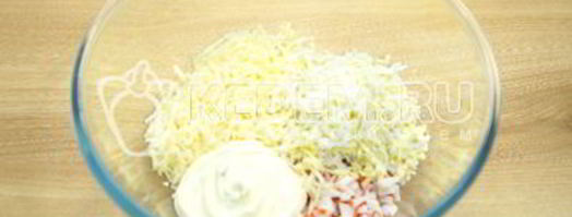 тарталетки с крабовыми палочками. Шаг 2