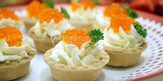 Тарталетки с красной икрой