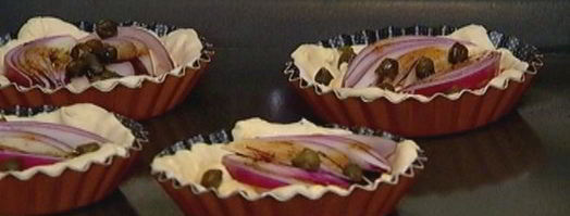 тарталетки с красным луком и сырным соусом. Шаг 10