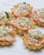 Тарталетки с морским коктейлем