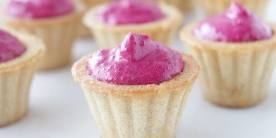 Тарталетки со свекольным муссом и сельдью