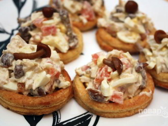 Рецепт творожных тарталеток с куриным салатом