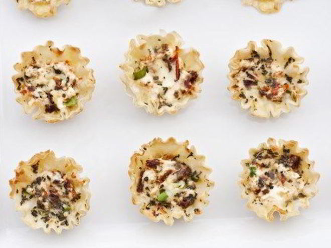 Рецепт корзиночек из слоеного теста с беконом тарт фламбе