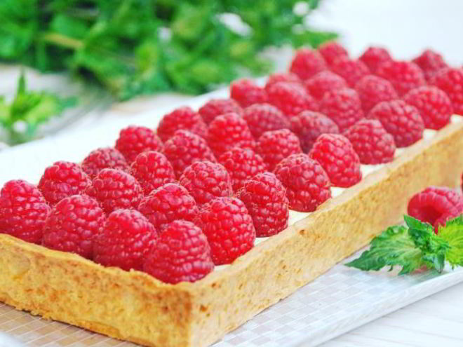 Рецепт малинового тарта с кремом дипломат