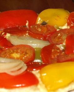 Овощной тарт с помидорами, болгарским перцем, луком