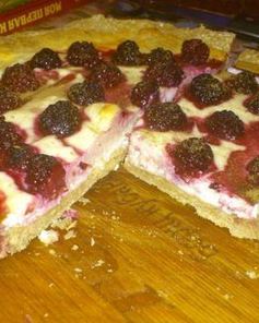 Овсяный тарт с ежевикой