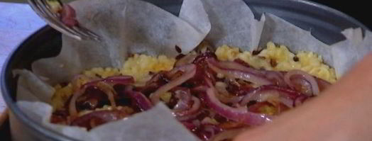 рисовый тарт с карамелизированным луком, сыром и грецкими орехами. Шаг 10