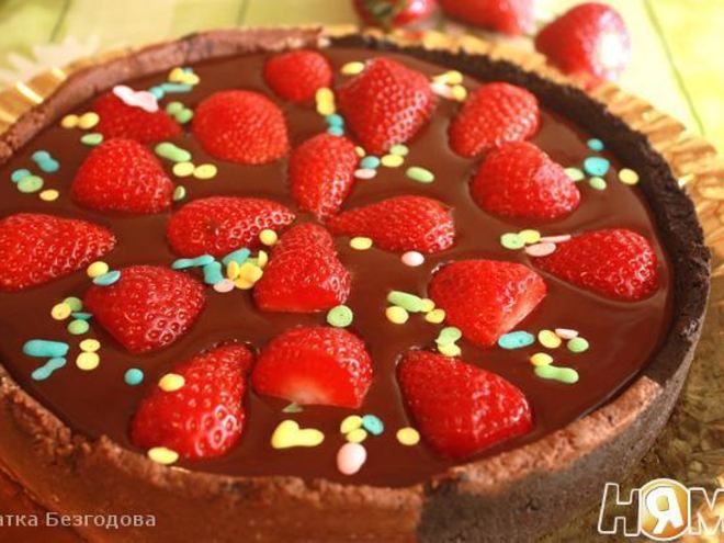 Рецепт шоколадного тарта с клубникой