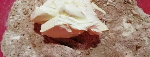 шоколадный теплый тарт с вишнями и сливами. Шаг 2