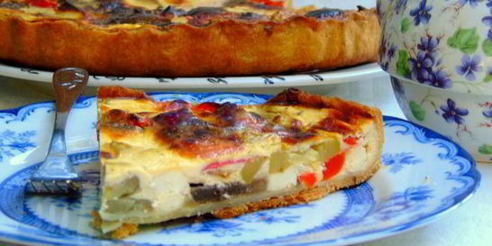 Сметанный тарт с овощами и фетой