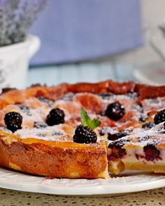 Тарт с ежевикой и сметанной заливкой