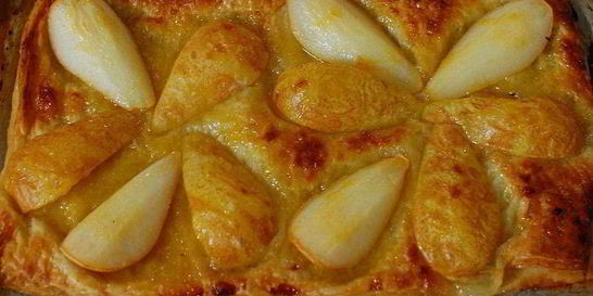 Тарт с грушами в абрикосовой глазури