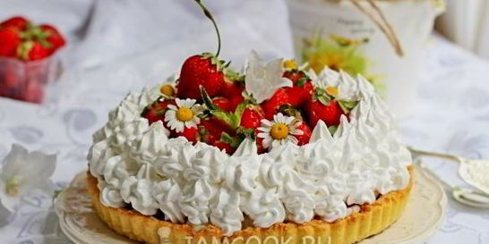 Тарт с кремом из пудинга и клубники