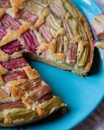 Тарт с ревенем и миндалем