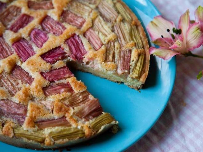 Рецепт тарта с ревенем и миндалем