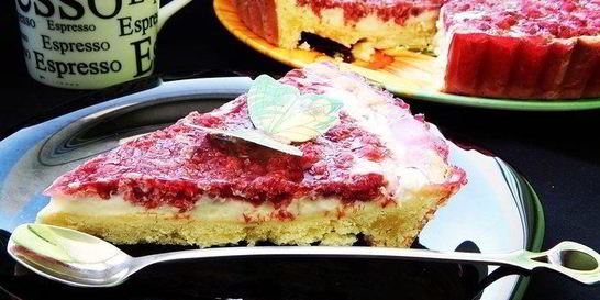 Тарт с заварным кремом и малиновым желе