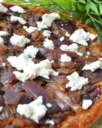 Тарт-татен с луковым ассорти