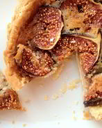 Тартин с инжиром и миндальным кремом франжипан