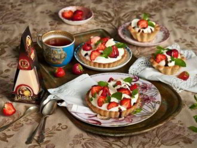 Рецепт тартинок с клубникой в сырно-сливочном креме