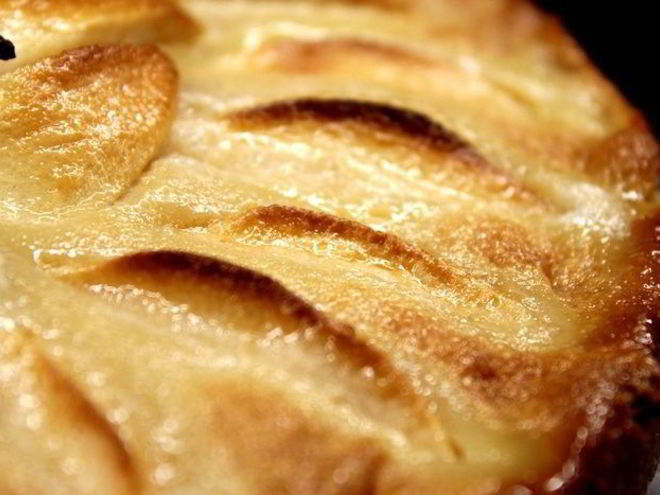 Рецепт яблочного тарта с карамельным кремом