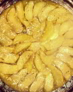 Яблочный тарт татен с цедрой лимона и корицей