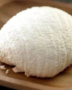 Творожный сыр с чесноком по-домашнему