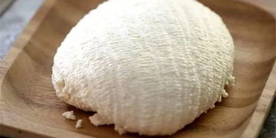 Творожный сыр с чесноком по-домашнему