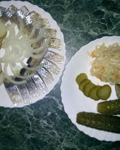 Вкусная закуска — сельдь с отварным картофелем