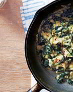 Яичница со шпинатом