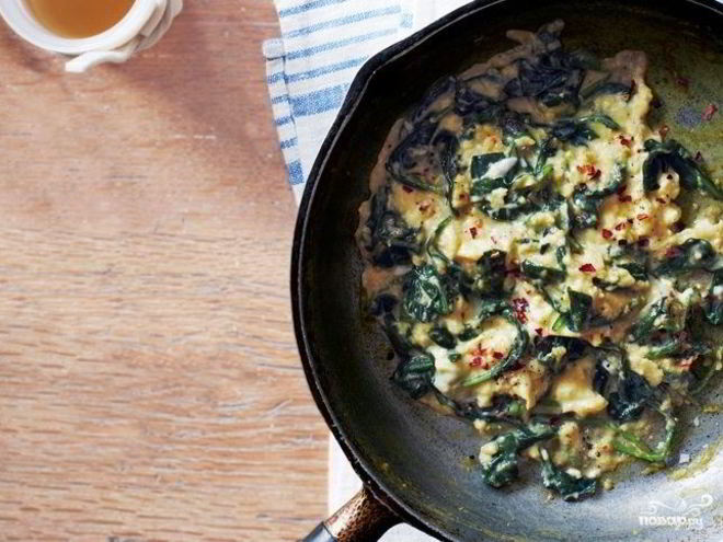 Рецепт яичницы со шпинатом