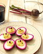 Яйца, маринованные в свекольном соке