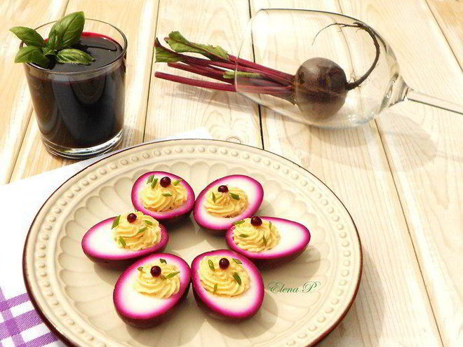 Рецепт яиц, маринованных в свекольном соке
