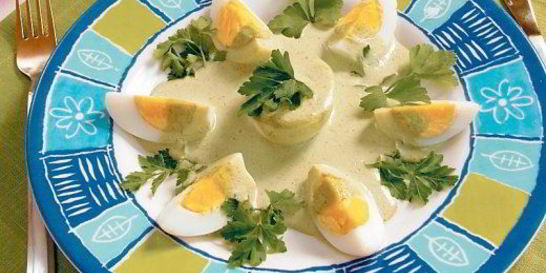 Яйца под зеленым соусом