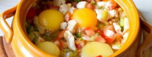 яйца, запеченные с курицей и овощами. Шаг 9