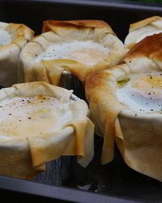 Яйца, запеченные в корзиночках фило с грибами