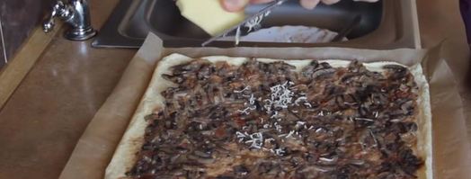 закуска — бисквитный рулет с грибам. Шаг 5