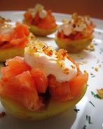 Закуска из молодого картофеля с копченой горбушей