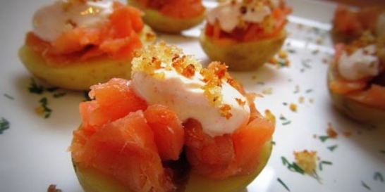 Закуска из молодого картофеля с копченой горбушей