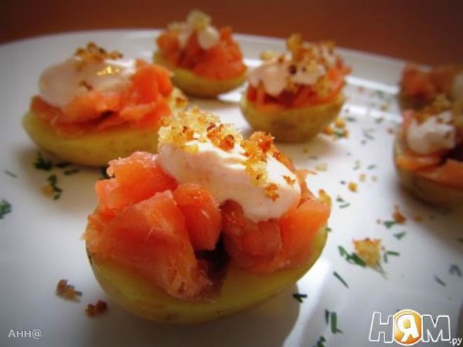 Рецепт закуски из молодого картофеля с копченой горбушей